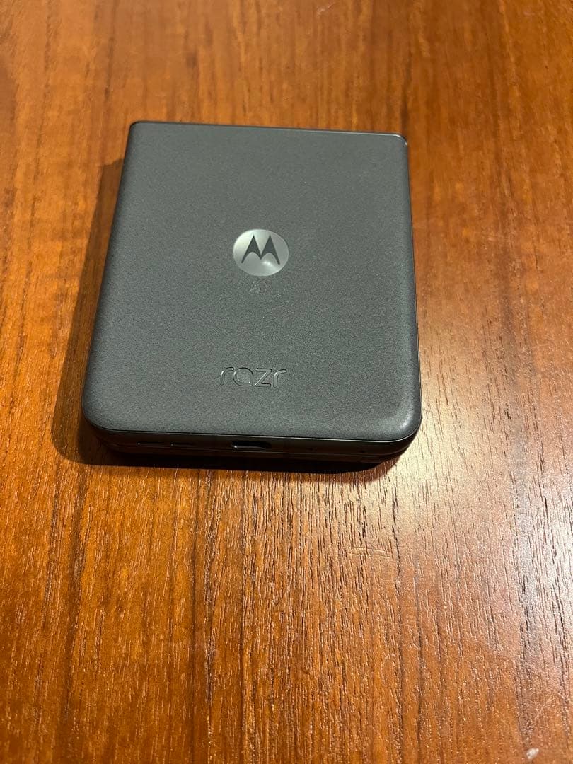 MOTOROLA razr50 コアラグレイ　美品