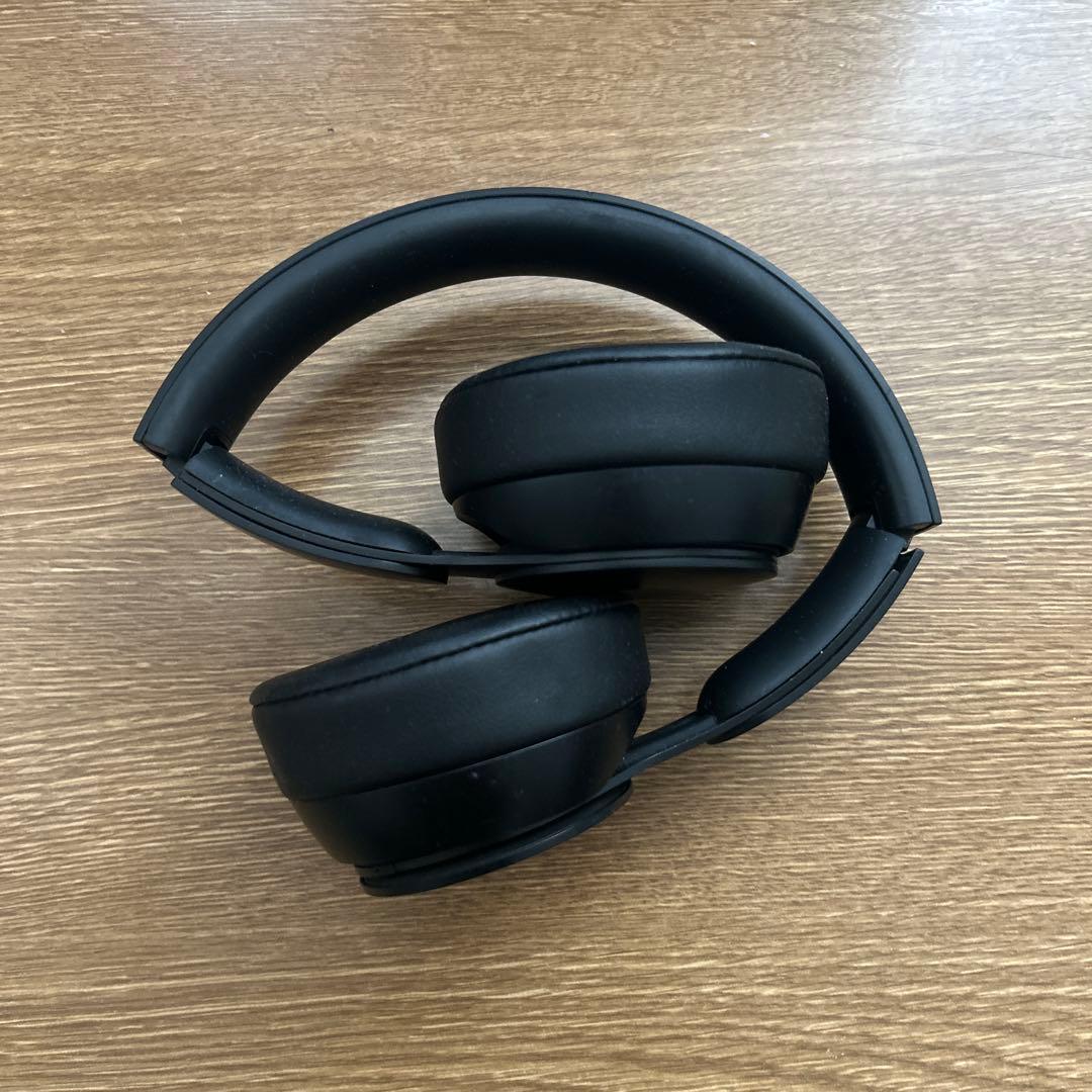 Beats solo Pro　ワイヤレスヘッドホン