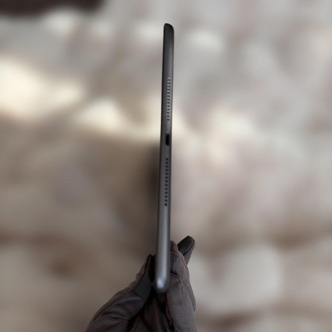 iPad (第7世代) スペースグレー 本体