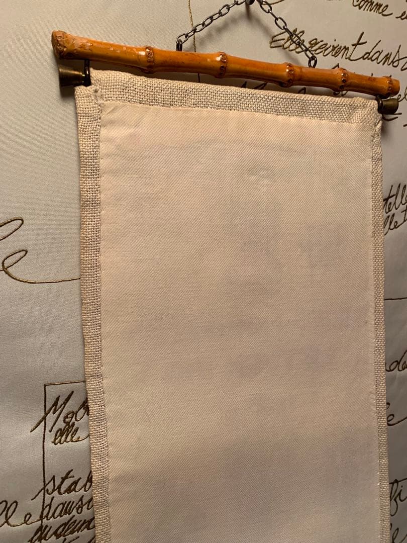 デンマーク製　北欧雑貨　ビンテージの伝統模様が刺繍された素敵な大型ベルプール！