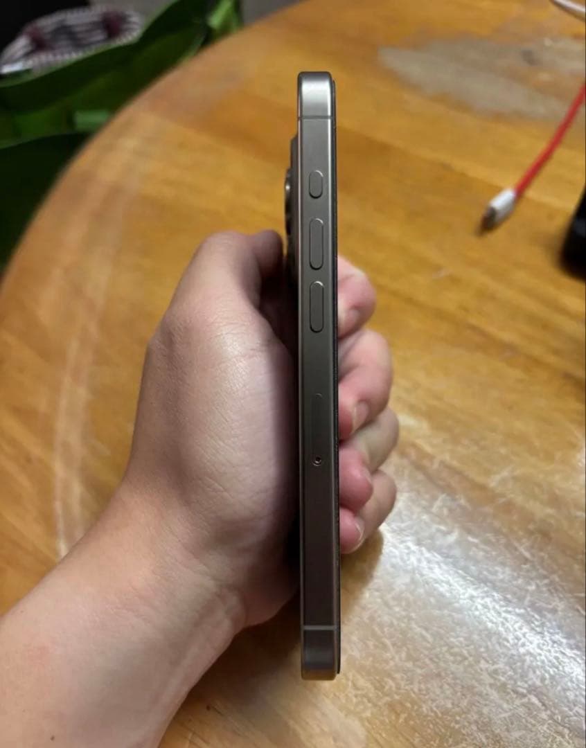 iPhone 15 Pro 256GB ナチュラルチタニウム