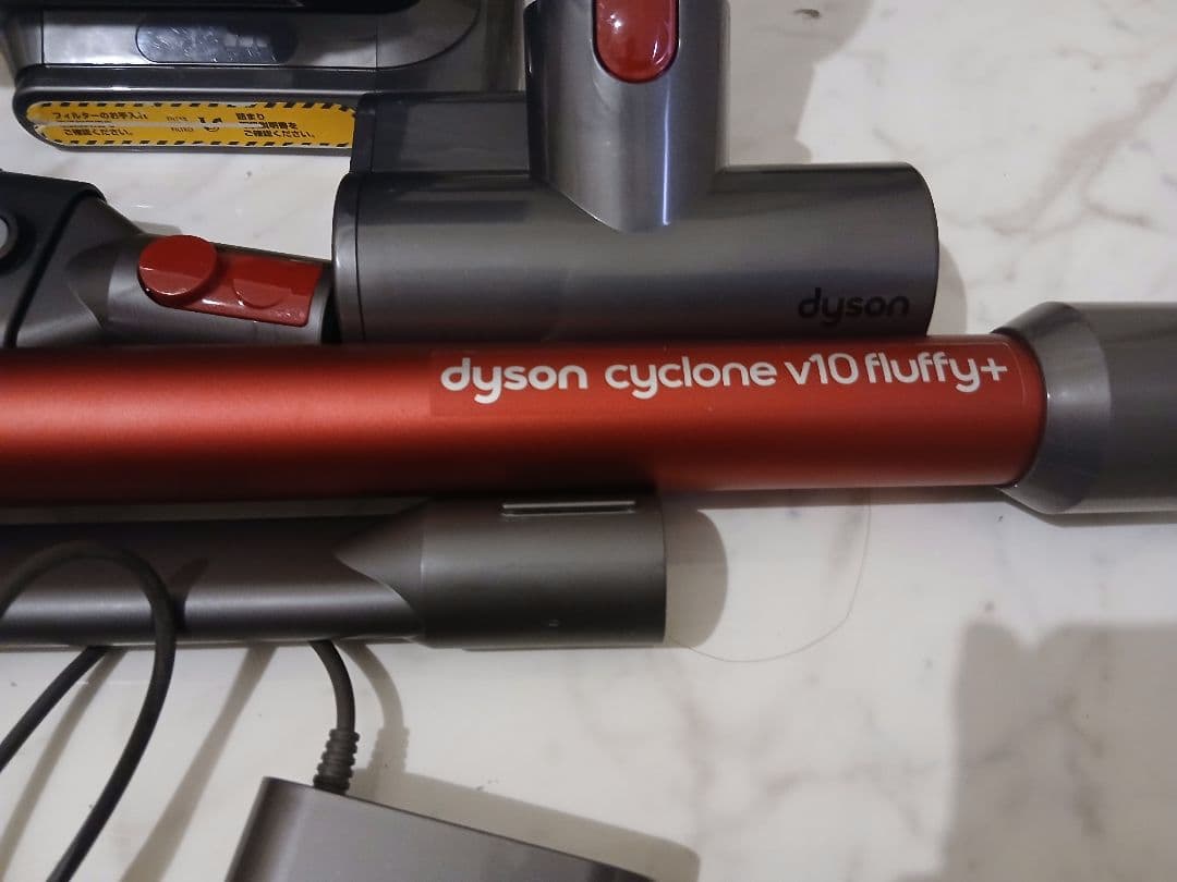 く*ら様 Dyson V10 Fluffy+ 本体一式 付属品多数 動作確認済