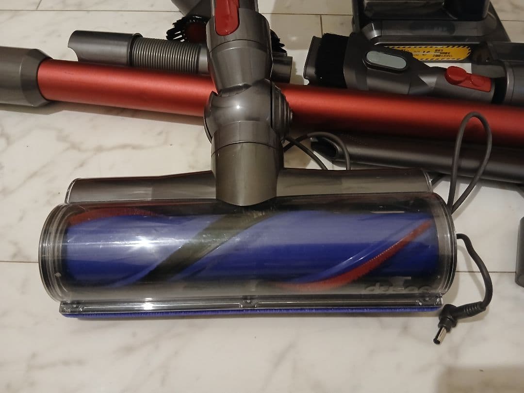 く*ら様 Dyson V10 Fluffy+ 本体一式 付属品多数 動作確認済