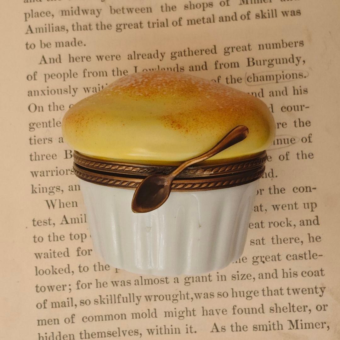 リモージュボックス　マフィン①　ふんわりカップケーキミニチュア　陶器　フランス製