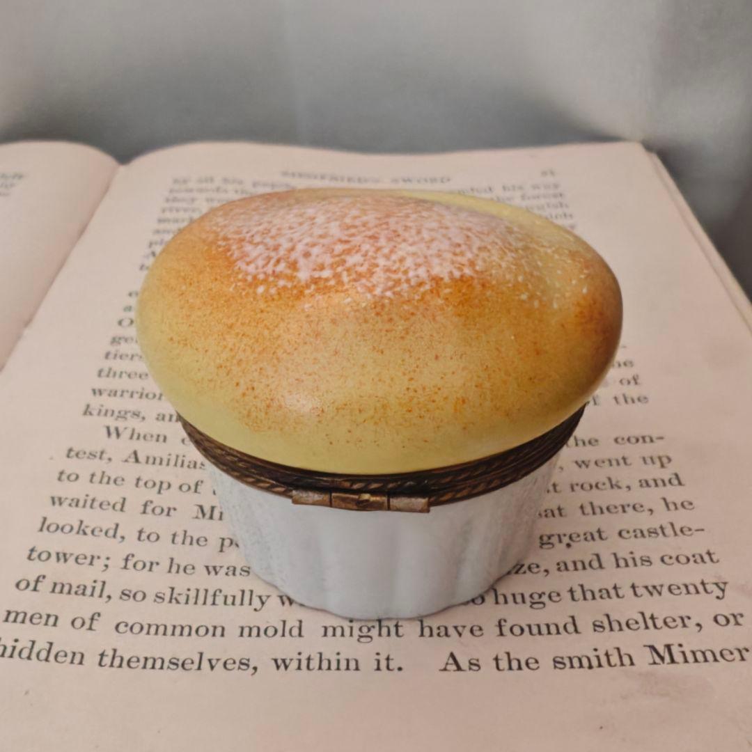 リモージュボックス　マフィン①　ふんわりカップケーキミニチュア　陶器　フランス製