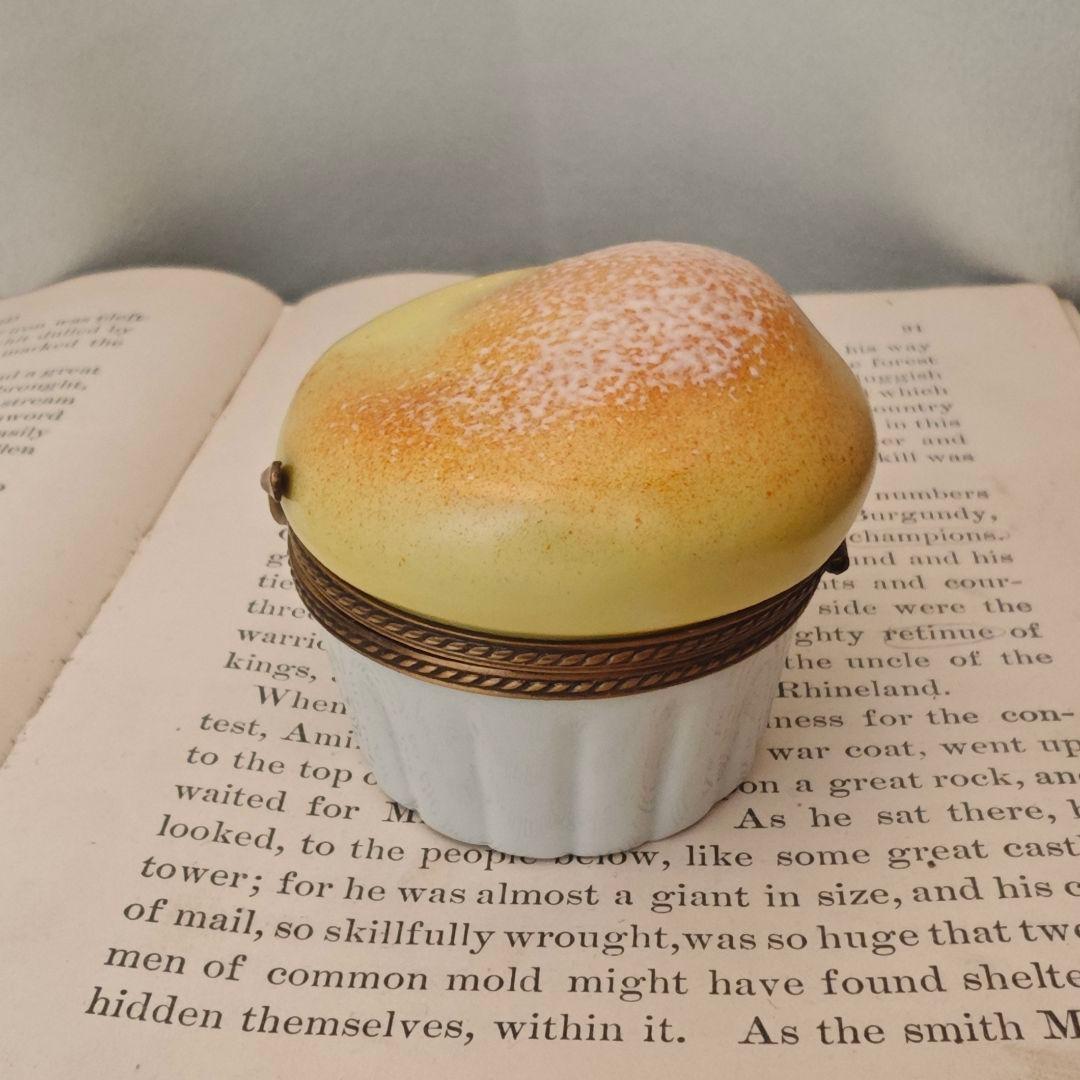 リモージュボックス　マフィン①　ふんわりカップケーキミニチュア　陶器　フランス製