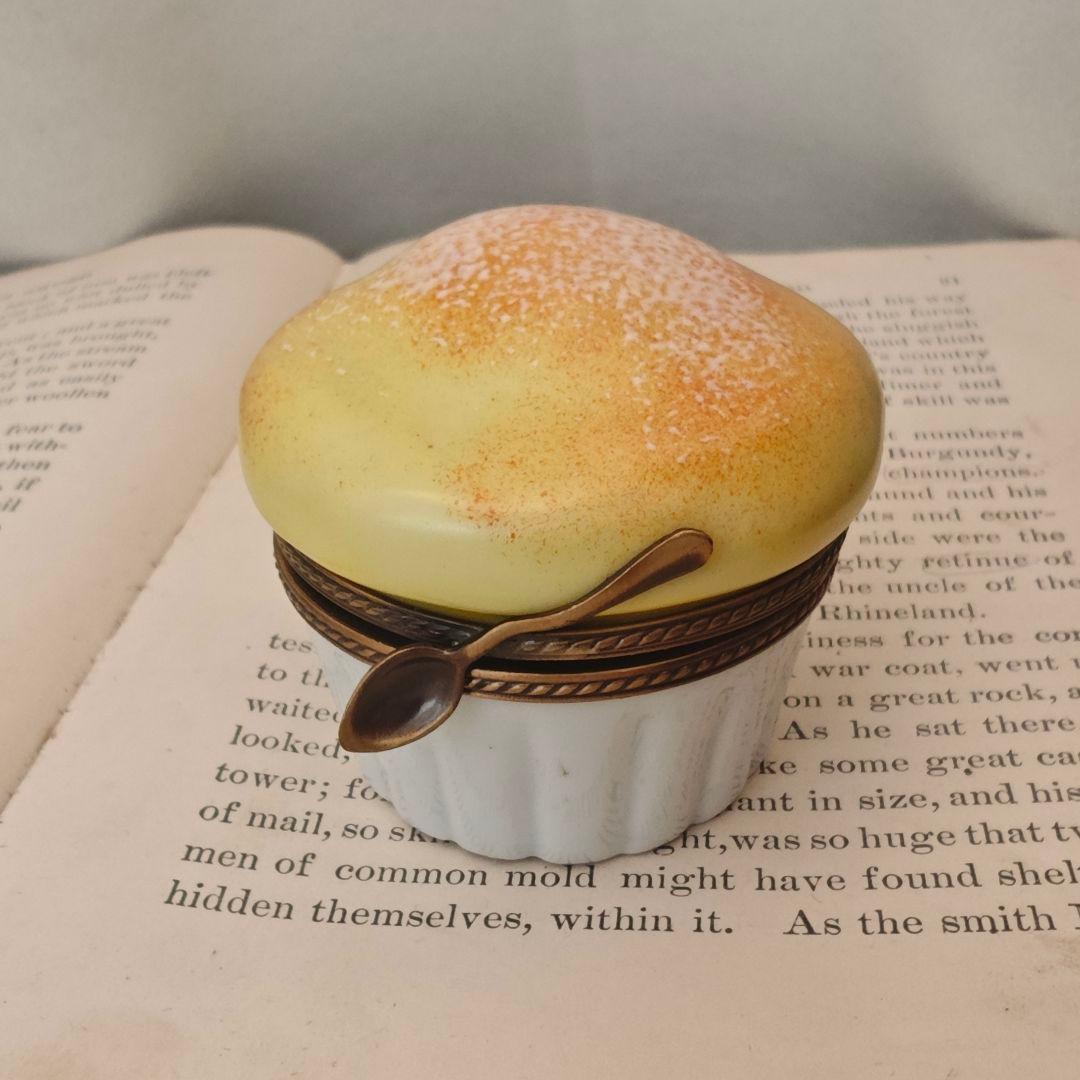 リモージュボックス　マフィン①　ふんわりカップケーキミニチュア　陶器　フランス製
