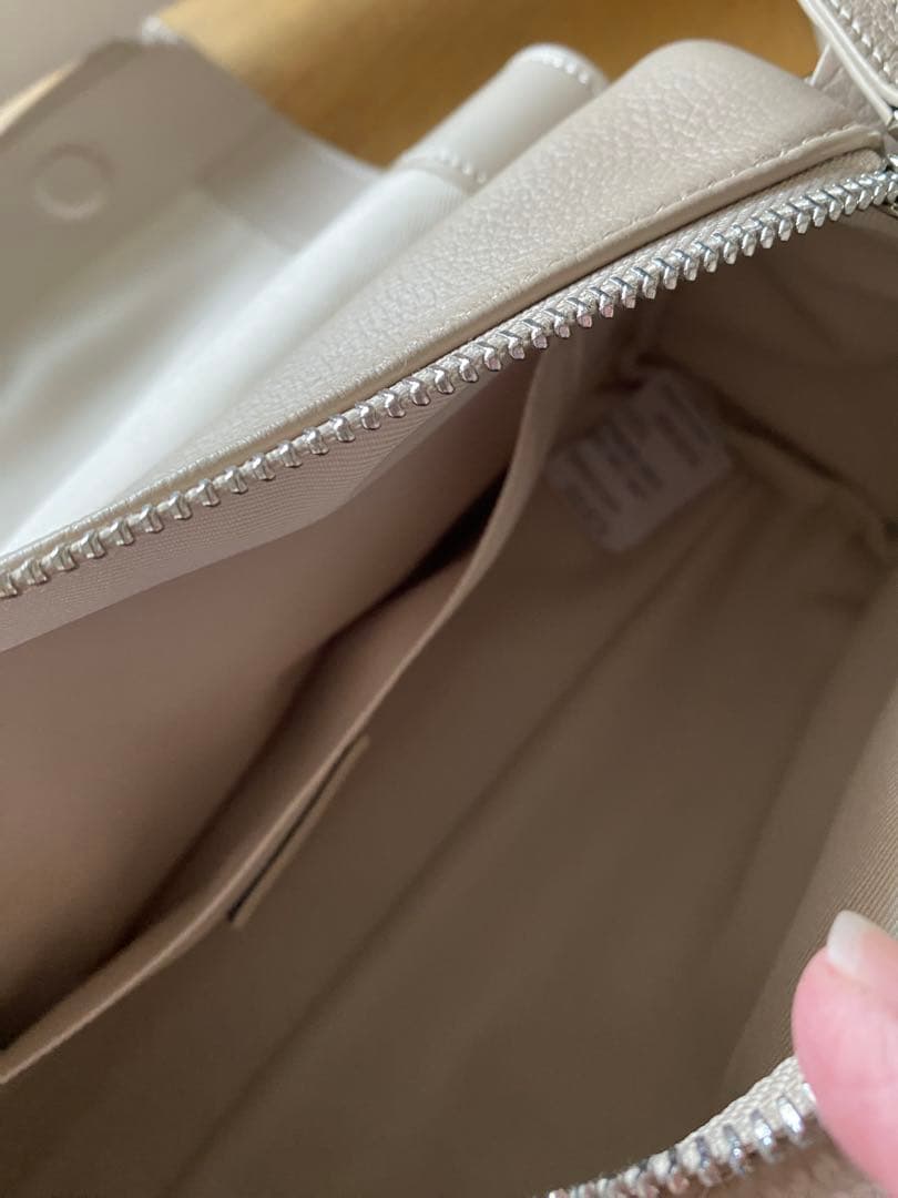 ビアズリーレザーボディーバック