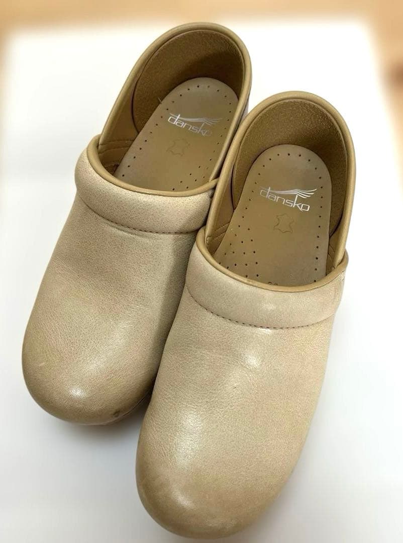 dansko プロフェッショナル　サンド　ベージュ レザークロッグサンダル 38