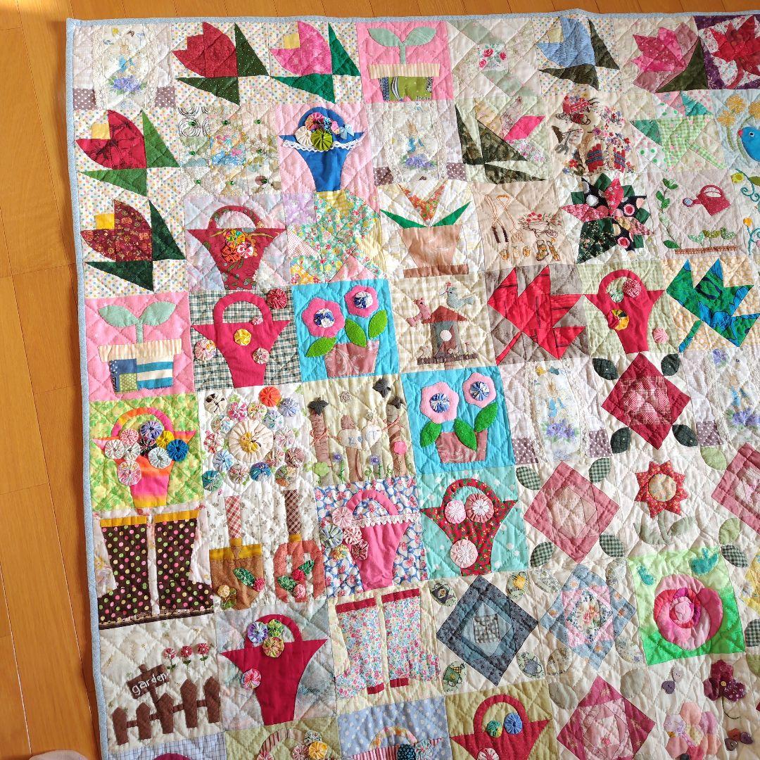 カラフルな花柄パッチワークキルト