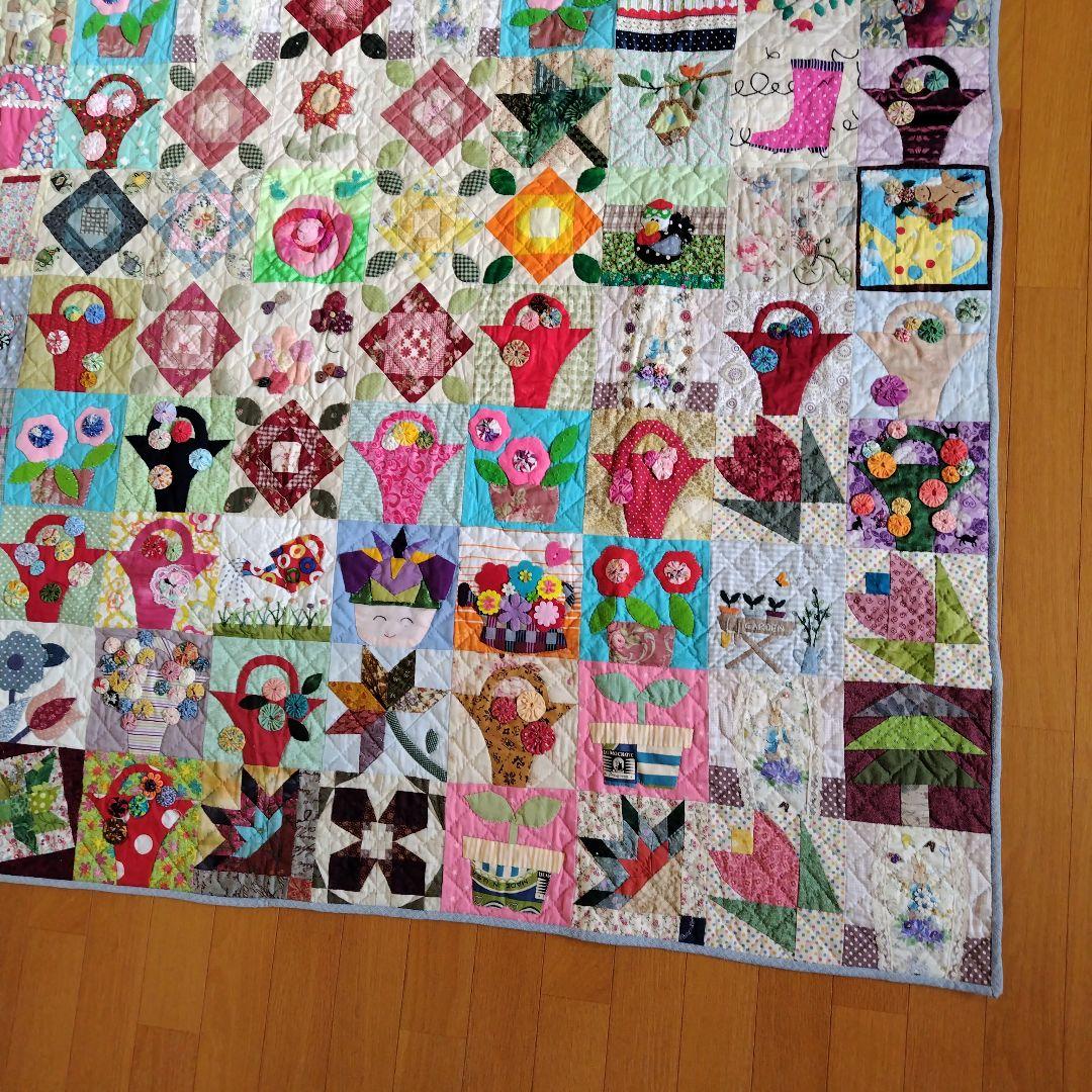 カラフルな花柄パッチワークキルト