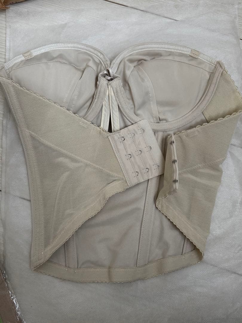 BRIDAL BEAUTE ブライダルインナー　E65 バックレスビスチェ