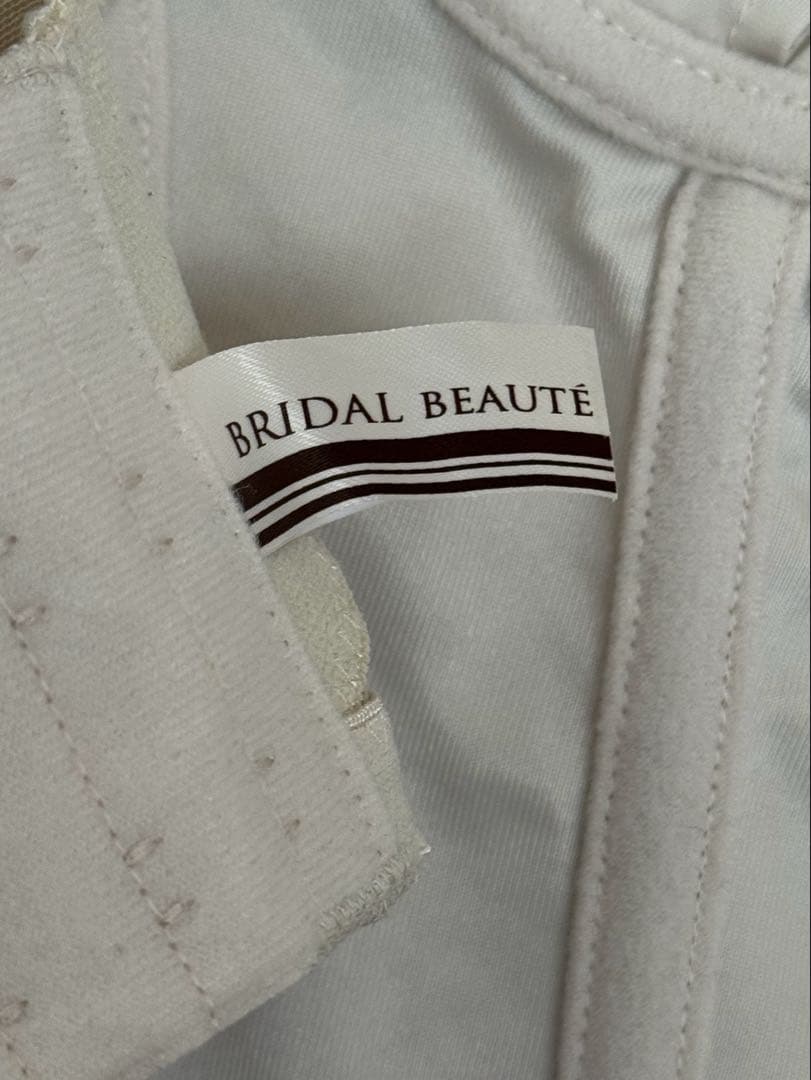 BRIDAL BEAUTE ブライダルインナー　E65 バックレスビスチェ