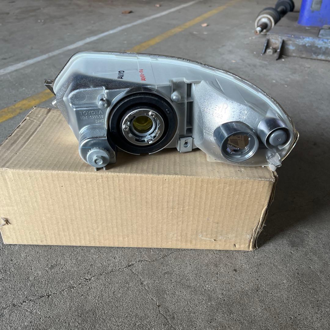 トヨタ セルシオ右フォグランプユニット 81211-50080 日本製