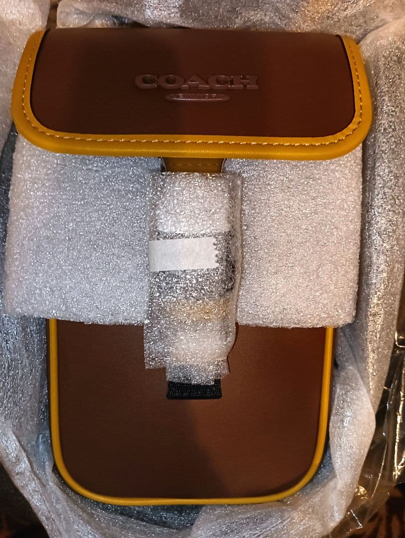 レーサーフォーン　クロスボディ　バッグ　coach 新品未使用　レザー　ブラウン