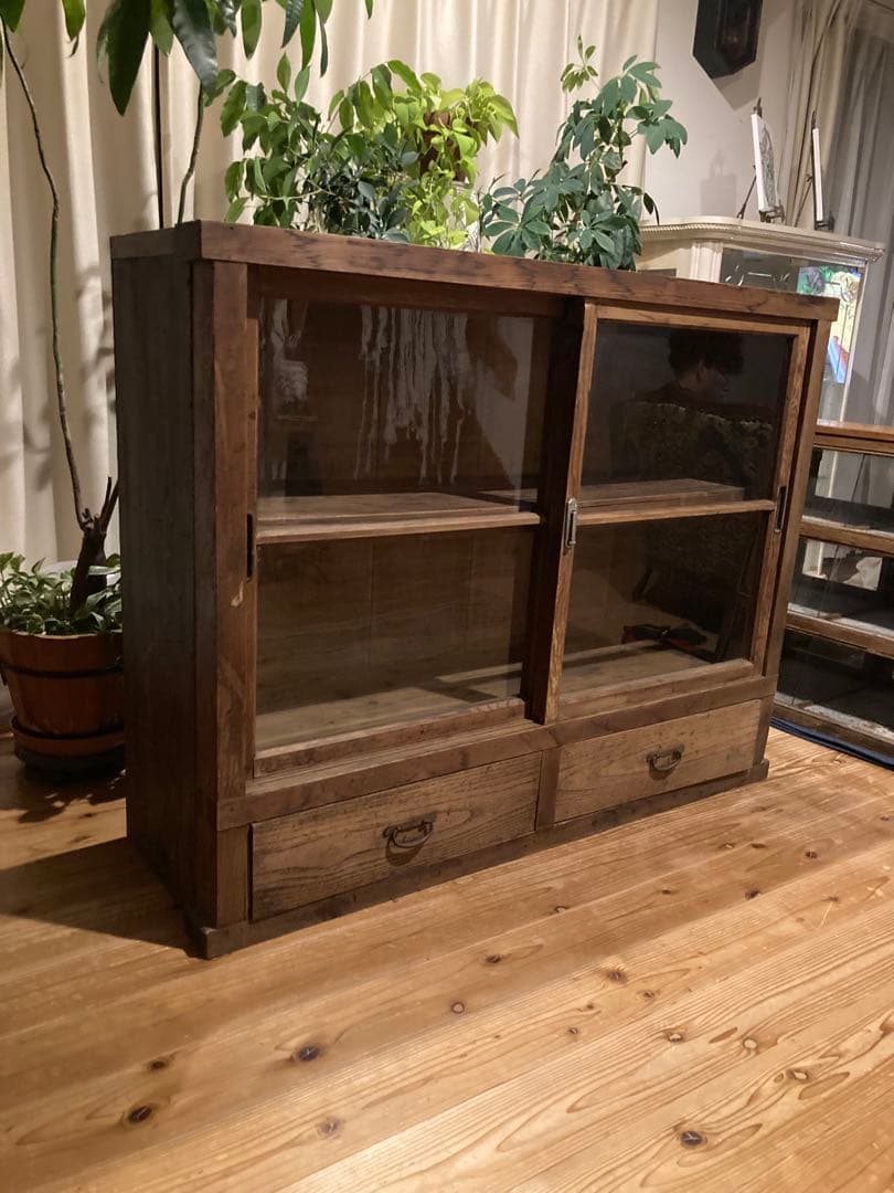 昭和レトロ　サイドボード　食器棚、戸棚、収納棚　ゆらゆらガラス　大正〜昭和初期②