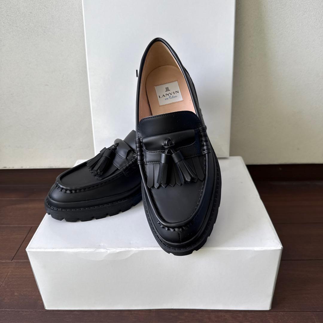 LANVIN ブラック ローファー タッセル付き