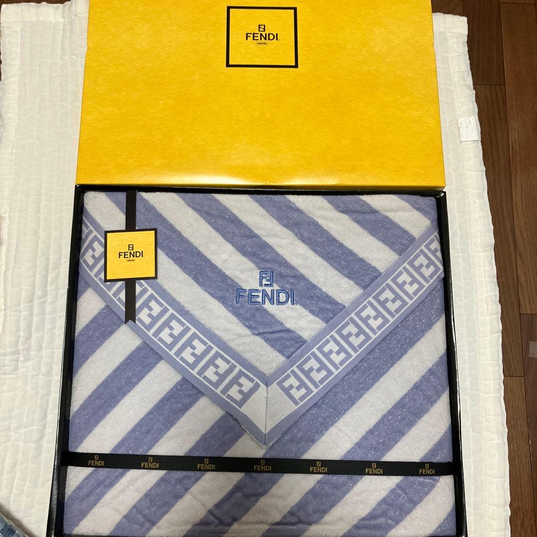 新品未使用　フェンディ　タオルケット