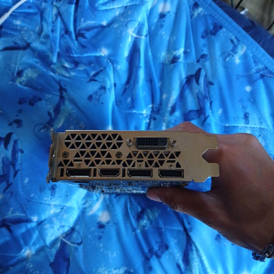 グラフィックボード 6ピン電源コネクタ