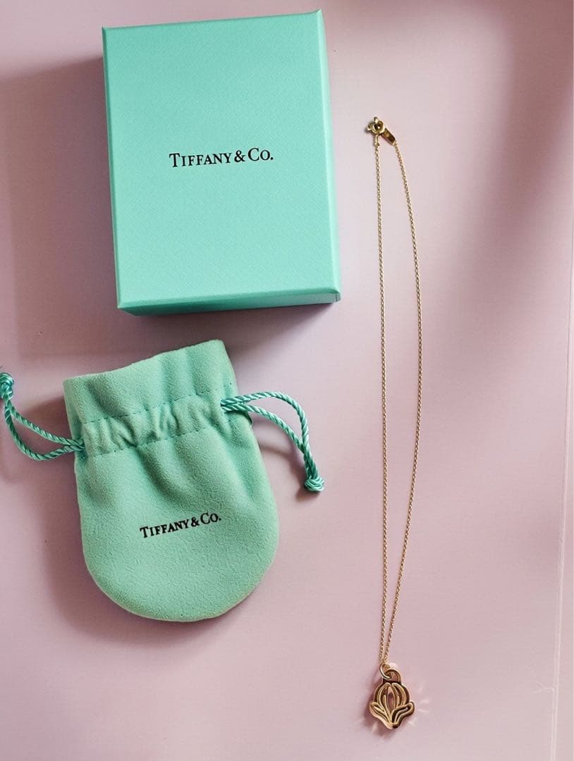 名古屋ウィメンズマラソン2019 GO WOMEN グレイ系のネックレス、