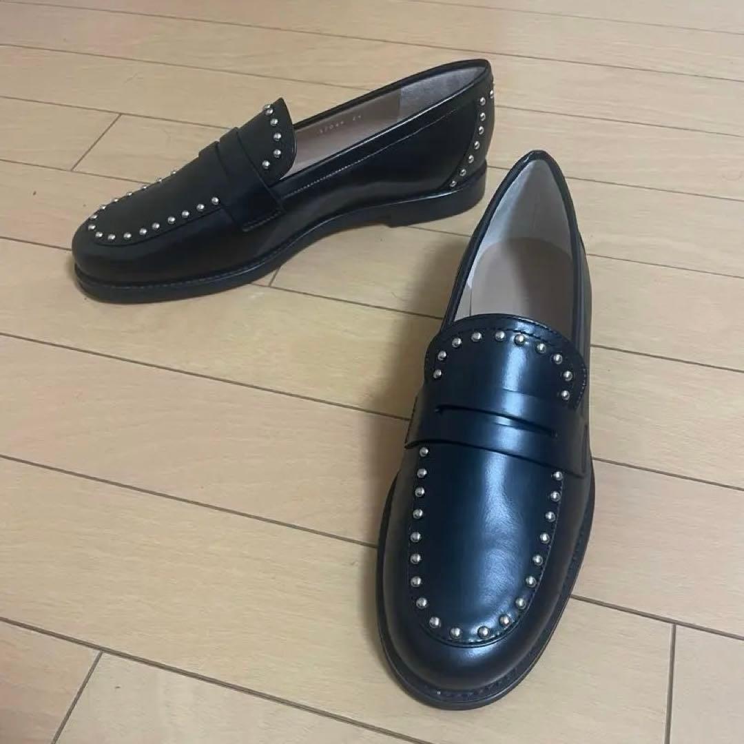 スタッズ付きブラックレザーローファー　24cm 完売モデル