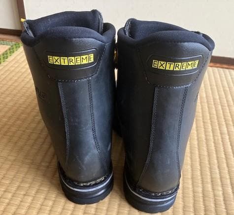 アゾロ 革製テレマークブーツ