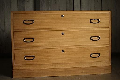 古い木製のチェスト　引き出し3段　桐箪笥