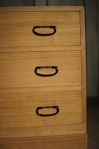 古い木製のチェスト　引き出し3段　桐箪笥