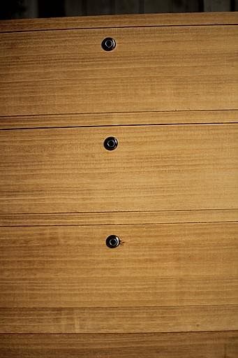 古い木製のチェスト　引き出し3段　桐箪笥