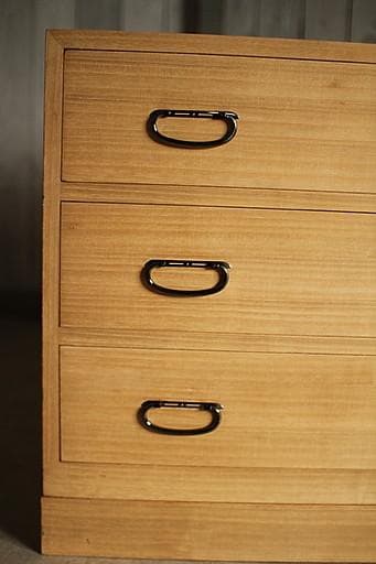 古い木製のチェスト　引き出し3段　桐箪笥