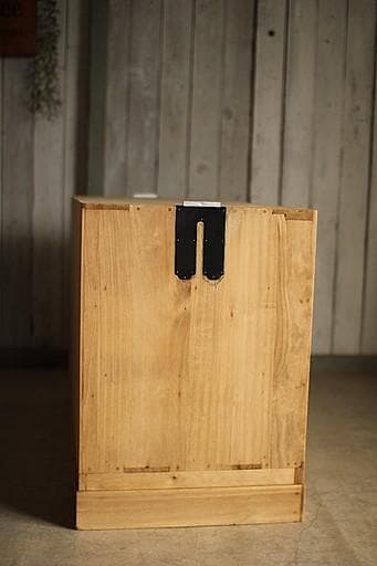 古い木製のチェスト　引き出し3段　桐箪笥