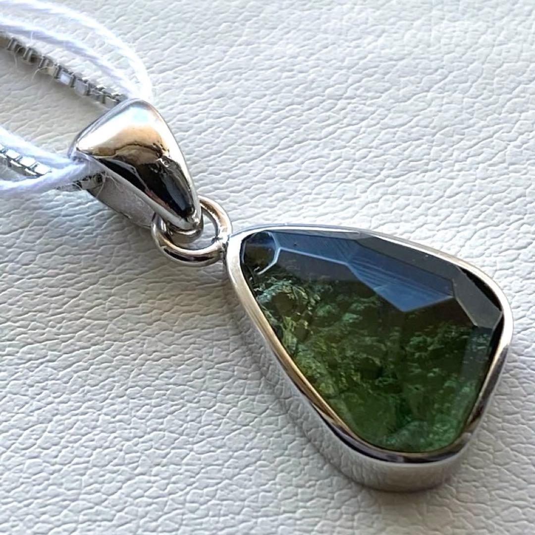 SALE❣️【鑑別書付】希少❣️トップクラスのグリーン❣️モルダバイトネックレス