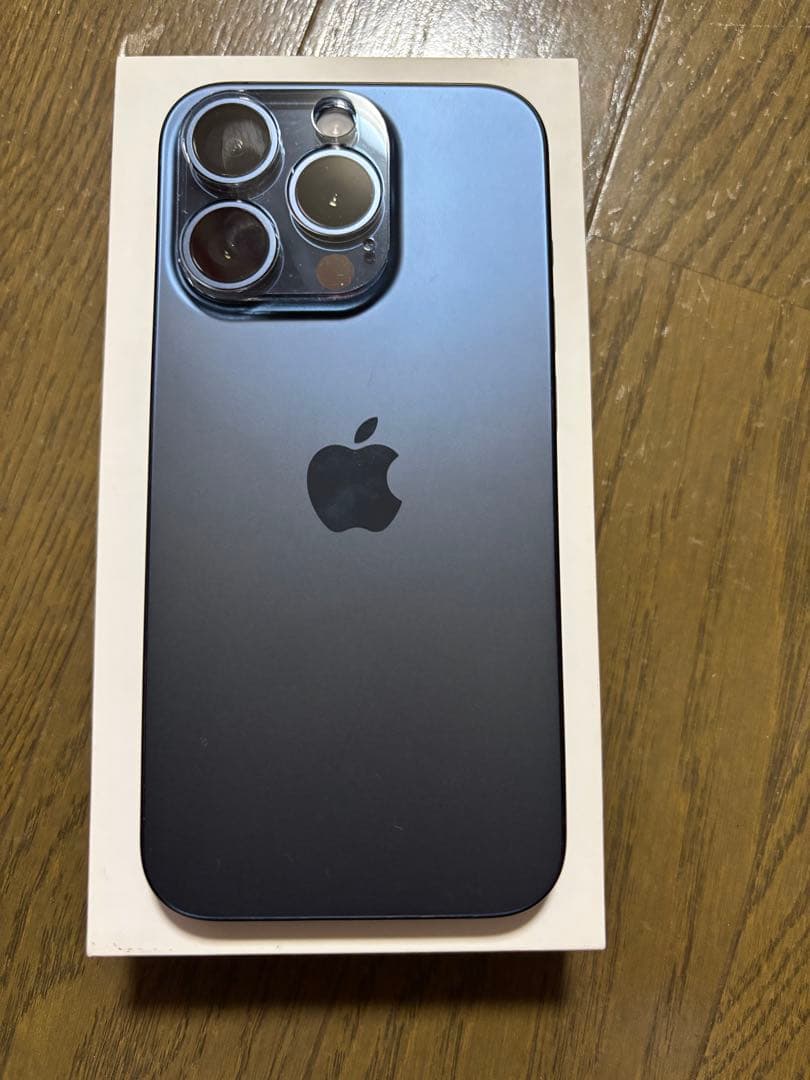 iPhone15proブラックチタニウム　simフリー
