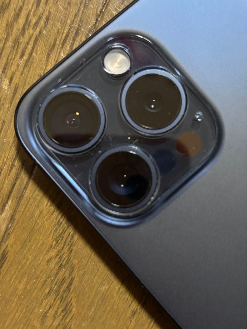 iPhone15proブラックチタニウム　simフリー