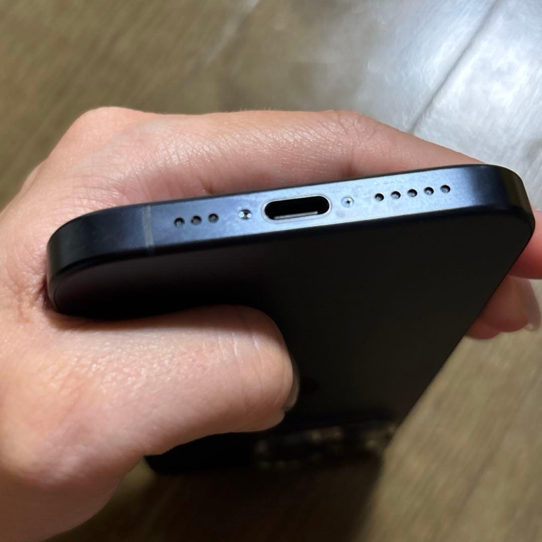 iPhone15proブラックチタニウム　simフリー