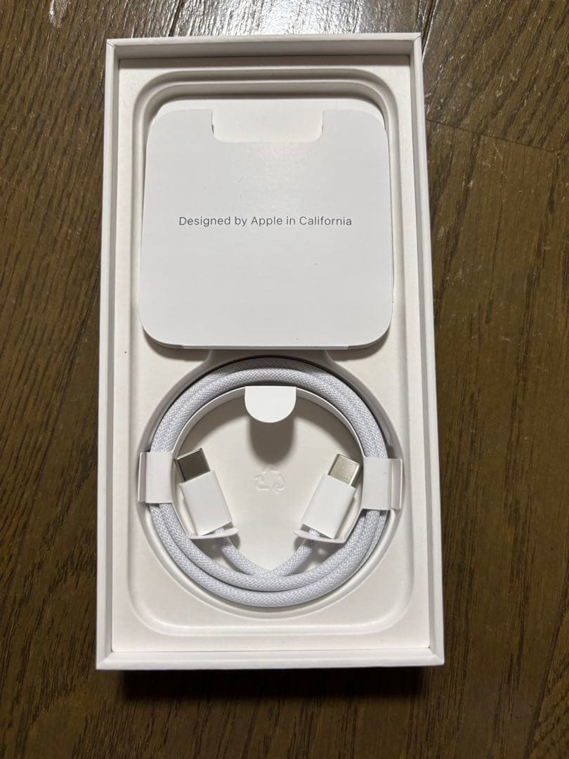 iPhone15proブラックチタニウム　simフリー