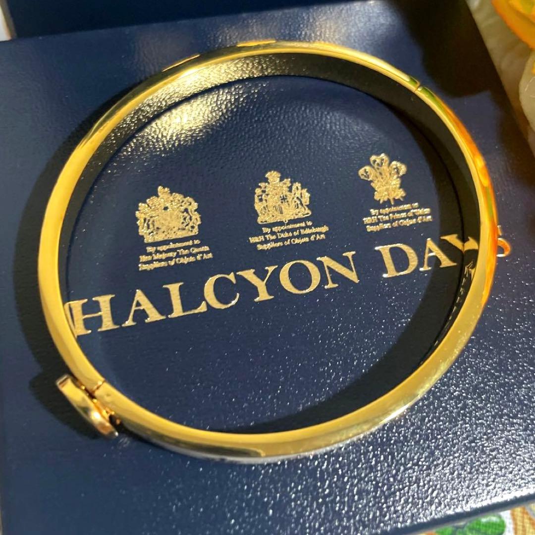 ハルシオンデイズ　プラチナジュビリー 　バングル　エリザベス女王　ホワイト