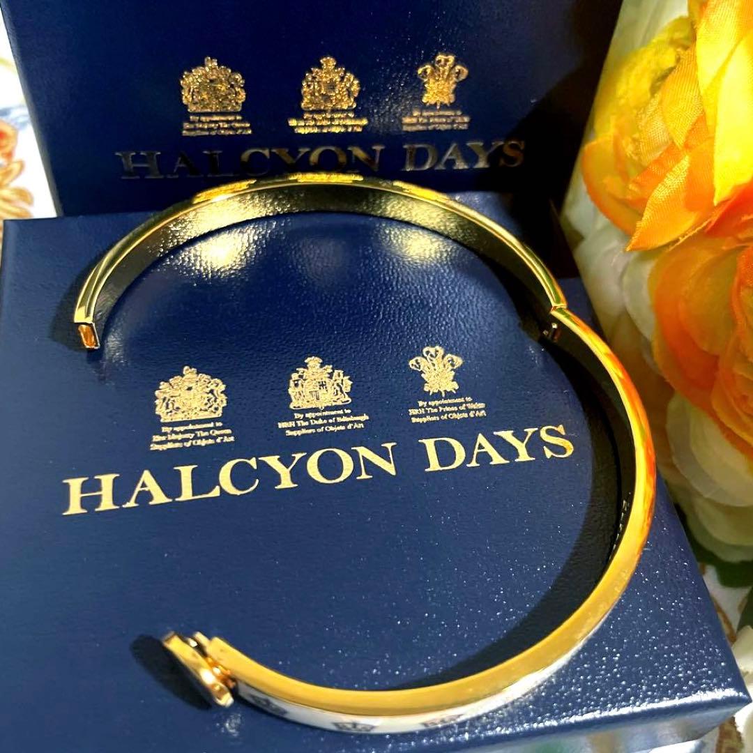 ハルシオンデイズ　プラチナジュビリー 　バングル　エリザベス女王　ホワイト