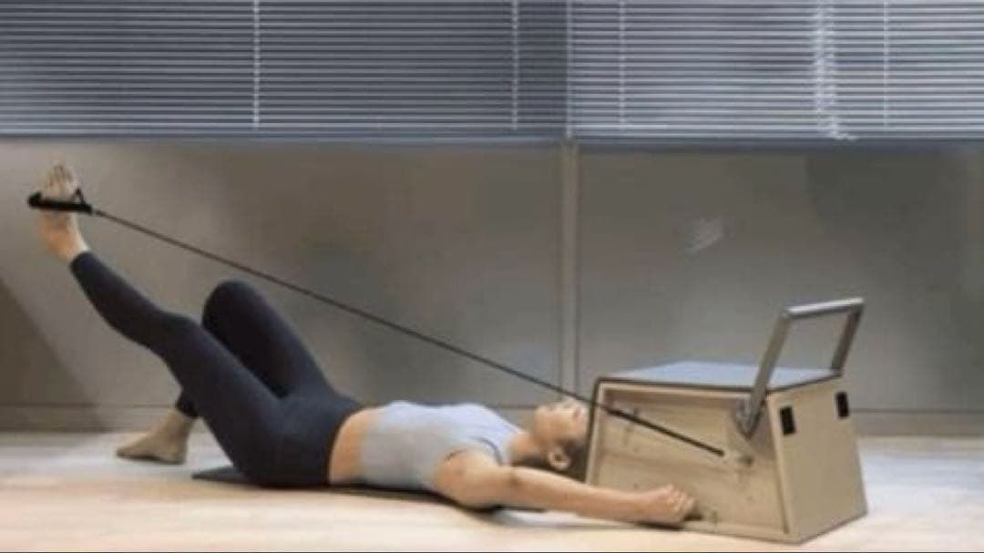 【美品】Meltis 自宅でピラティス　筋トレ　ストレッチ　ホワイトモカ