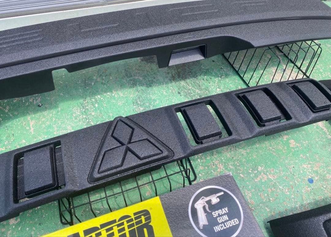 デリカミニ　ラプターライナー　グリル　カスタム