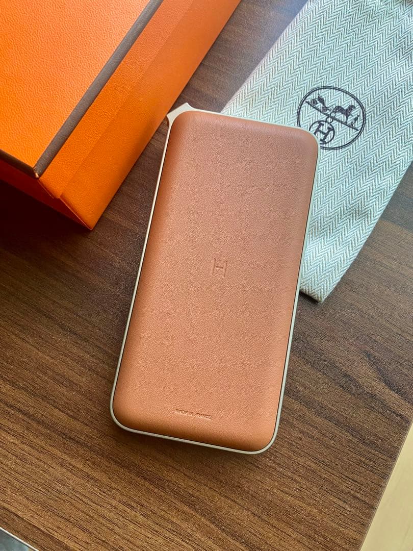 HERMES エルメス モバイルバッテリー