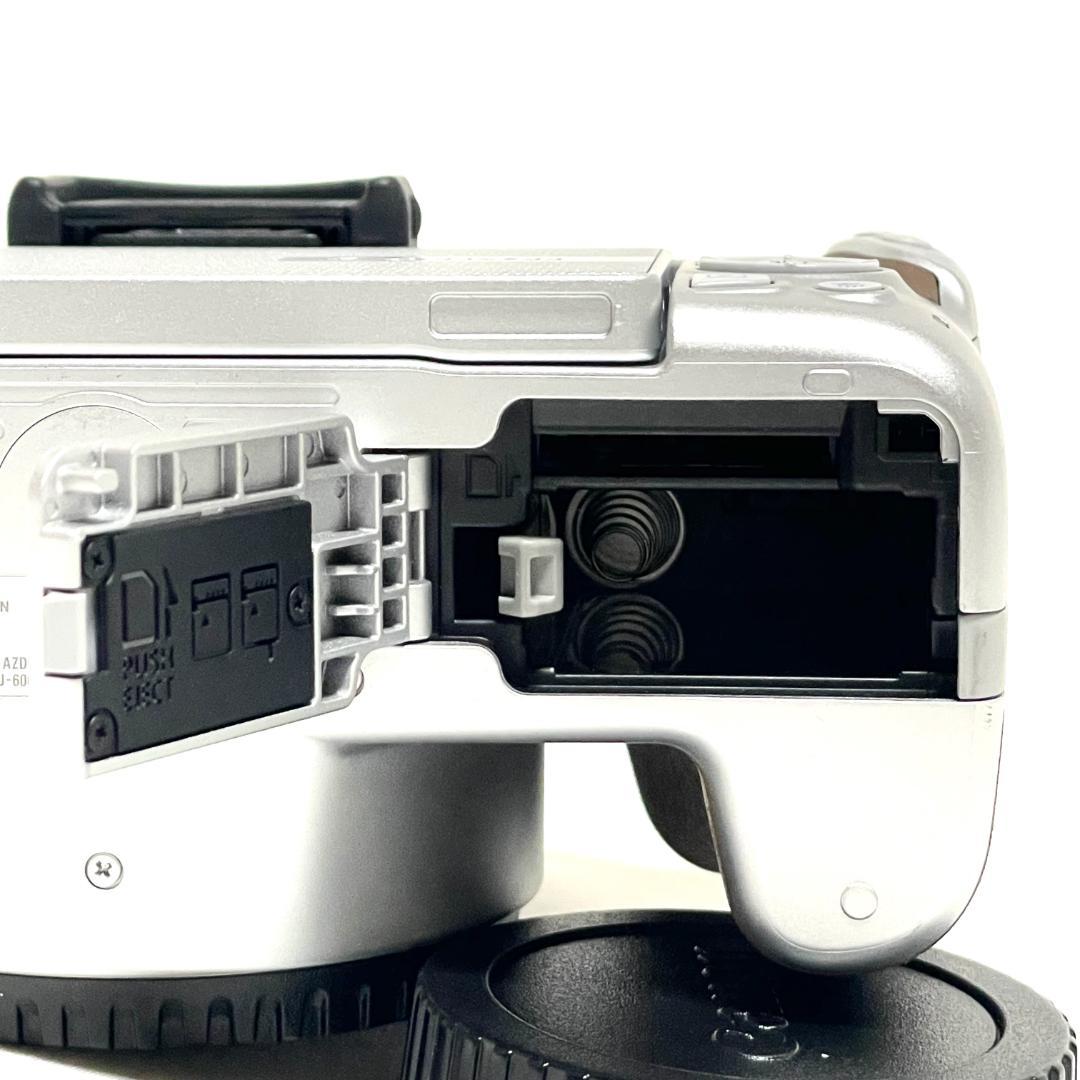 高性能で軽い ❣️Canon EOS Kiss X10 シルバー 標準レンズ