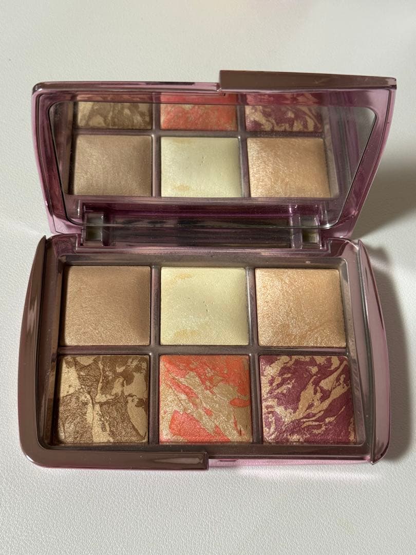 フェイスパウダー Hourglass Ambient Lighting Edit Volume 4