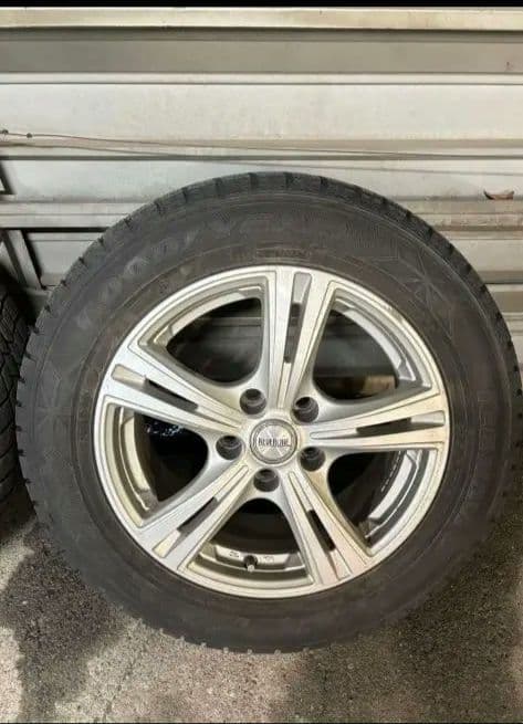 スタッドレスタイヤ＋16インチ アルミホイール205-60-16