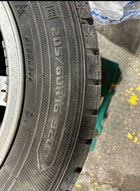 スタッドレスタイヤ＋16インチ アルミホイール205-60-16