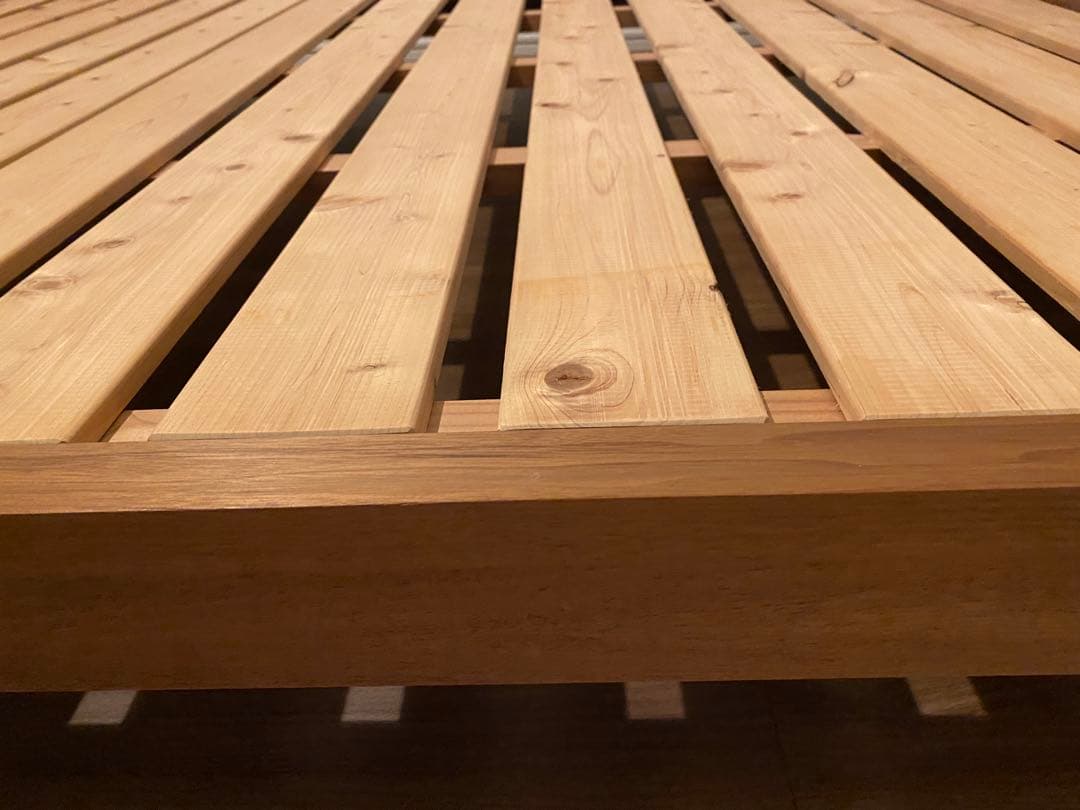 木製　ワイドダブルベッドフレーム　木目の美しいウォールナット無垢