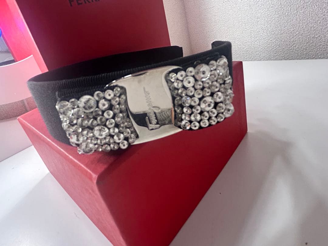 ferragamo フェラガモ　ストーン　カチューシャ　紙袋2枚付き