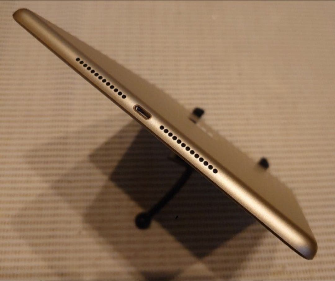 DMPTK動作品SIMフリー美品iPad第5世代本体128GB送料込ジャンク品