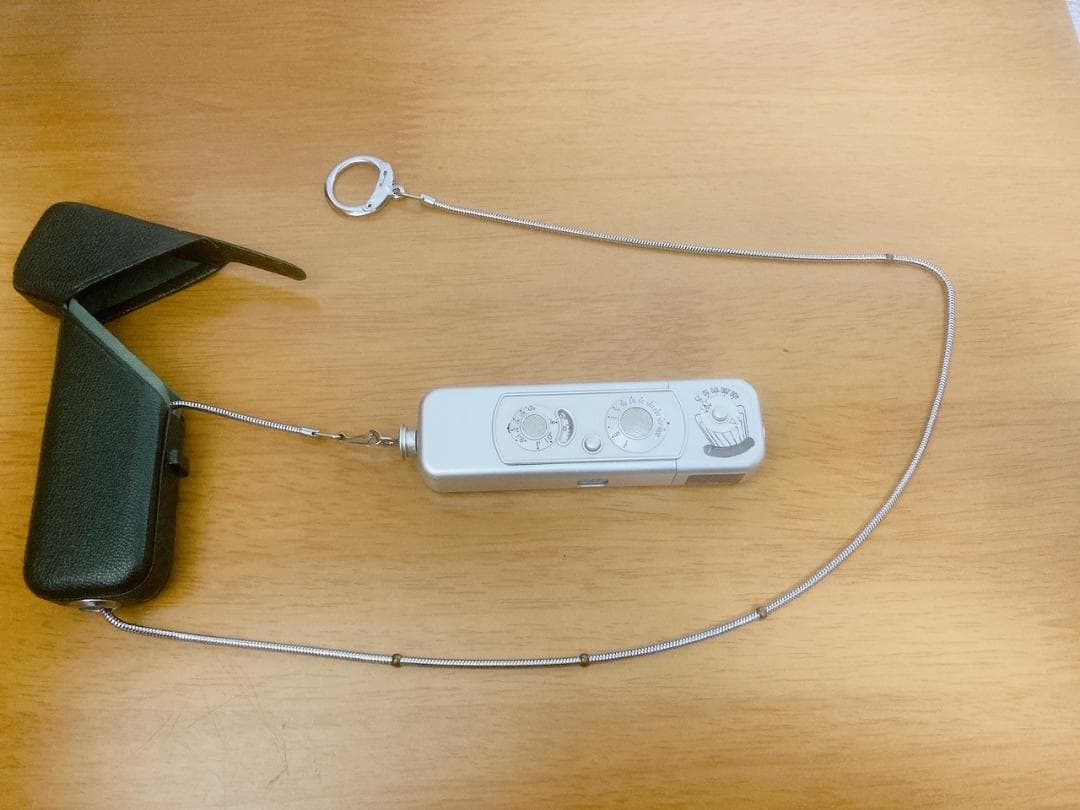 ミノックス B / ドイツ製 超小型カメラ（専用ケース＋専用チェーン付き）