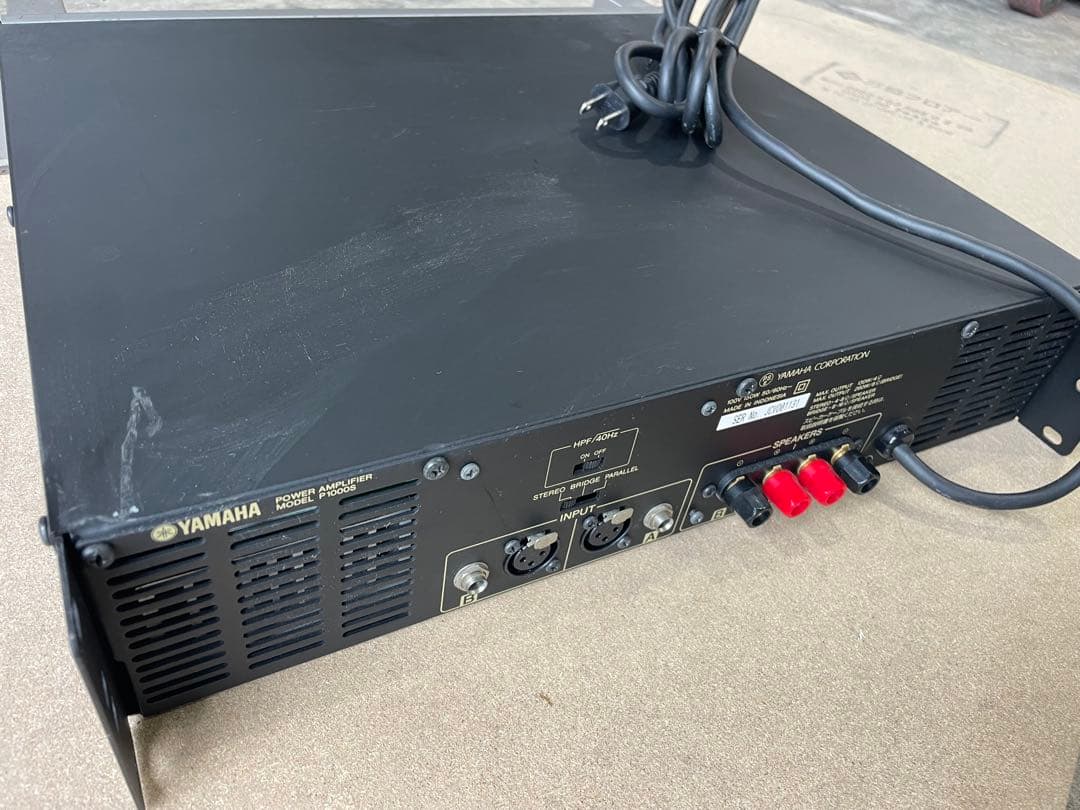 YAMAHA P1000S パワーアンプ